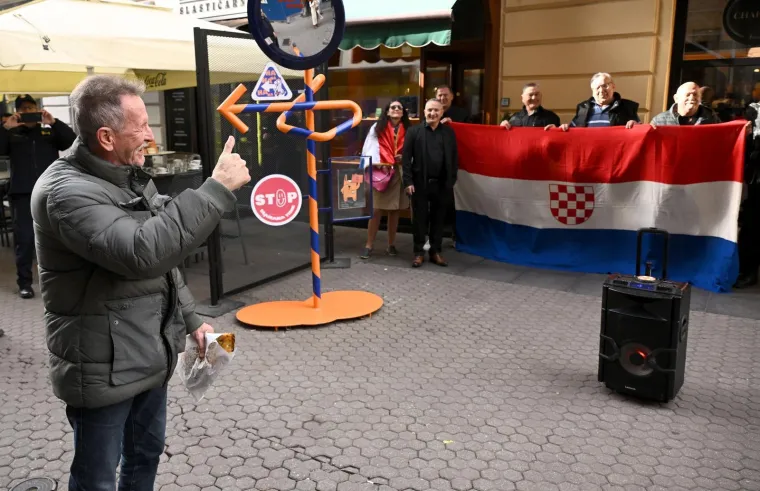 Pogledajte kako je bilo na prosvjedu desničara ispred Srpskog narodnog vijeća