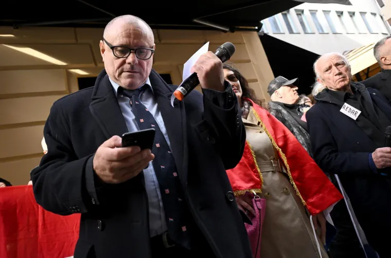 Pogledajte kako je bilo na prosvjedu desničara ispred Srpskog narodnog vijeća