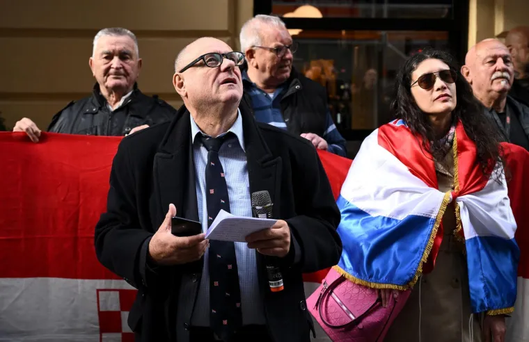 Pogledajte kako je bilo na prosvjedu desničara ispred Srpskog narodnog vijeća