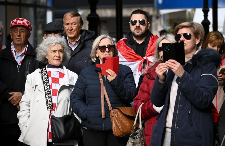 Pogledajte kako je bilo na prosvjedu desničara ispred Srpskog narodnog vijeća