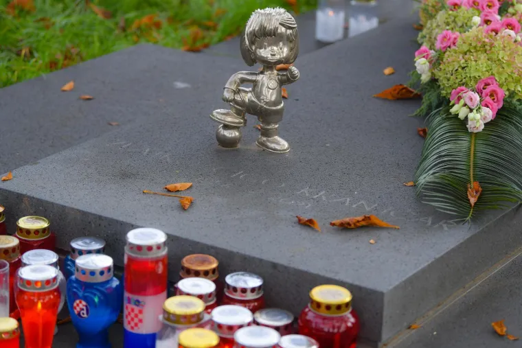 Prvom hrvatskom kapetanu danas bi bio 69. rođendan. Prisjetimo se njegove karijere