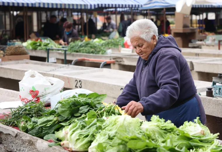 Je li ovo preskupo? Orasi 15 eura, jabuke tri, pogledajte cijene na hrvatskoj tržnici