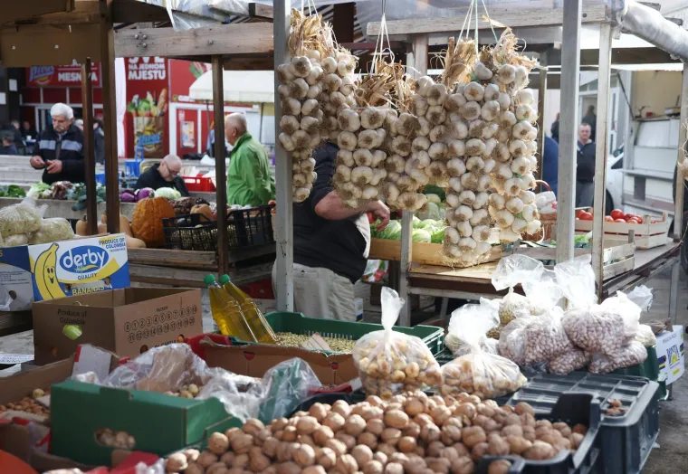 Je li ovo preskupo? Orasi 15 eura, jabuke tri, pogledajte cijene na hrvatskoj tržnici