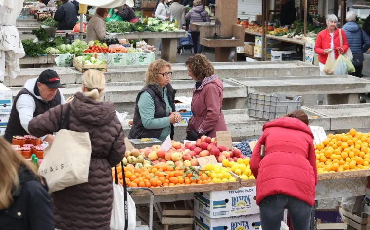 Je li ovo preskupo? Orasi 15 eura, jabuke tri, pogledajte cijene na hrvatskoj tržnici
