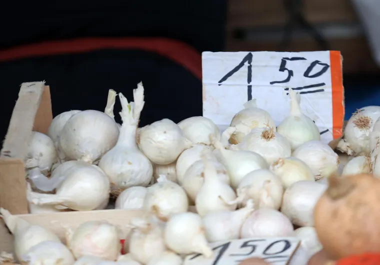 Je li ovo preskupo? Orasi 15 eura, jabuke tri, pogledajte cijene na hrvatskoj tržnici