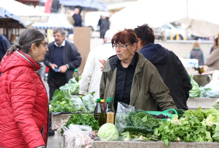 Je li ovo preskupo? Orasi 15 eura, jabuke tri, pogledajte cijene na hrvatskoj tržnici