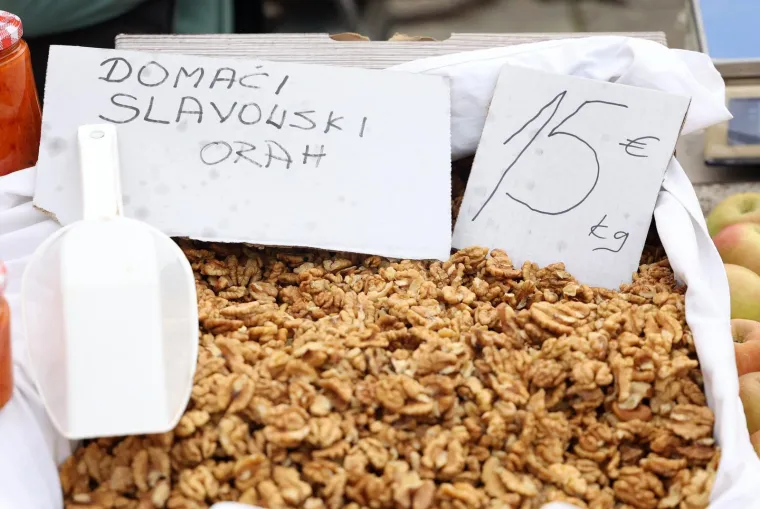 Je li ovo preskupo? Orasi 15 eura, jabuke tri, pogledajte cijene na hrvatskoj tržnici