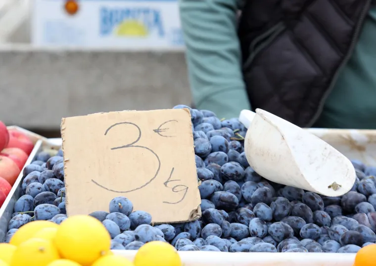 Je li ovo preskupo? Orasi 15 eura, jabuke tri, pogledajte cijene na hrvatskoj tržnici