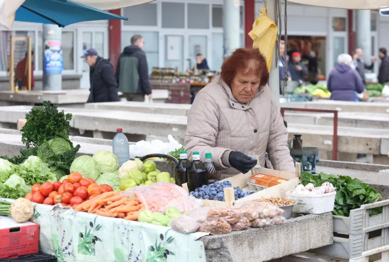 Je li ovo preskupo? Orasi 15 eura, jabuke tri, pogledajte cijene na hrvatskoj tržnici