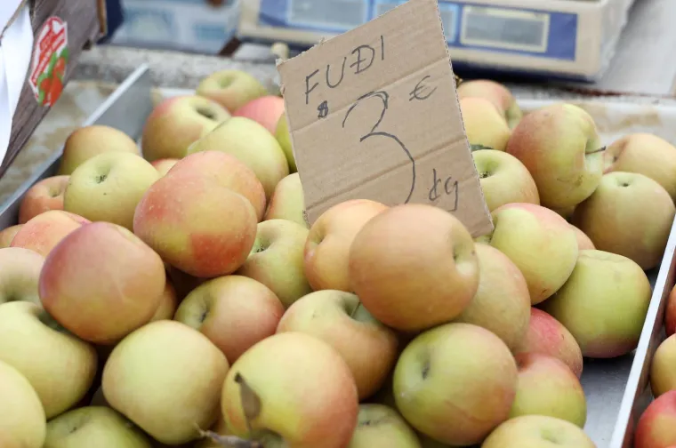 Je li ovo preskupo? Orasi 15 eura, jabuke tri, pogledajte cijene na hrvatskoj tržnici