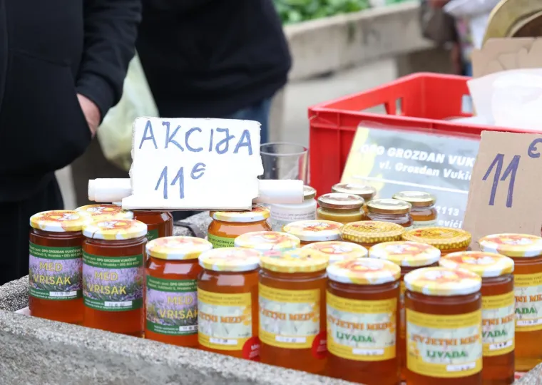 Je li ovo preskupo? Orasi 15 eura, jabuke tri, pogledajte cijene na hrvatskoj tržnici