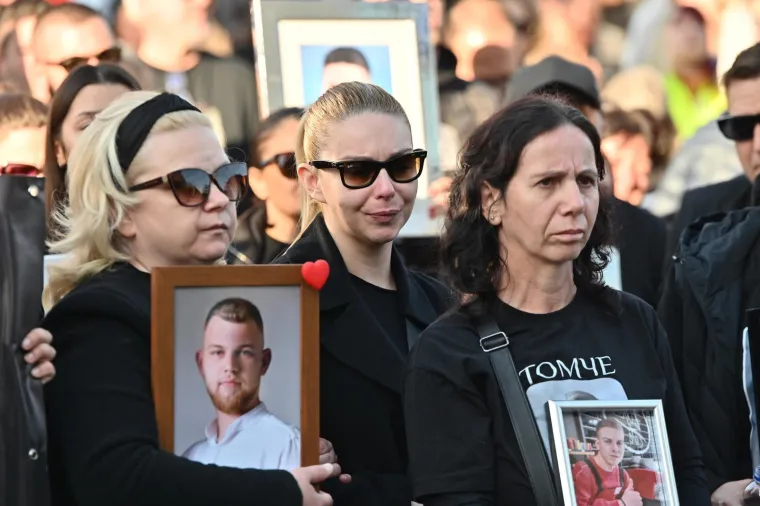 Suze, bol i tuga na ulicama Skoplja: Tisuće traže pravdu za 59 poginulih u požaru u noćnom klubu