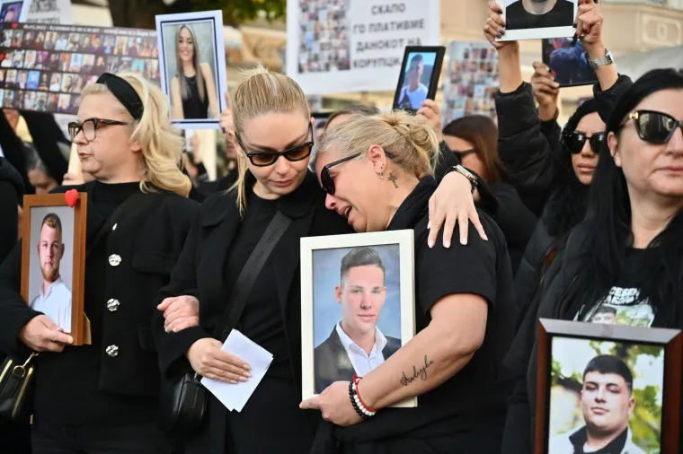 Suze, bol i tuga na ulicama Skoplja: Tisuće traže pravdu za 59 poginulih u požaru u noćnom klubu