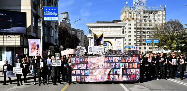 Suze, bol i tuga na ulicama Skoplja: Tisuće traže pravdu za 59 poginulih u požaru u noćnom klubu