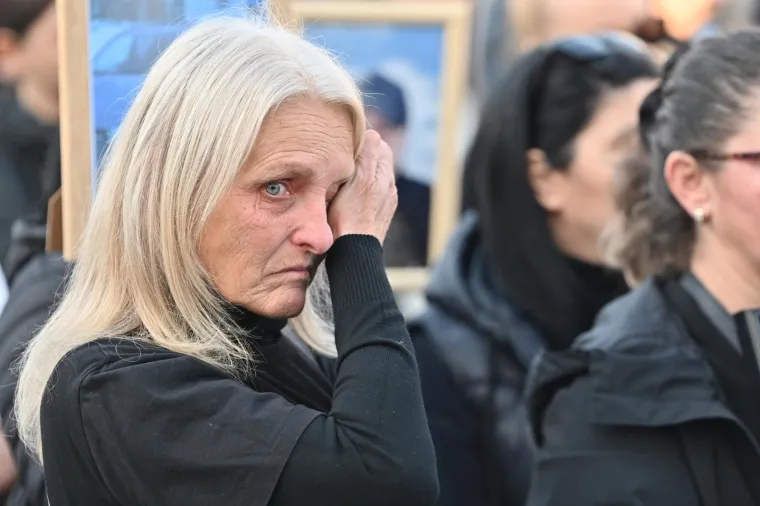 Suze, bol i tuga na ulicama Skoplja: Tisuće traže pravdu za 59 poginulih u požaru u noćnom klubu