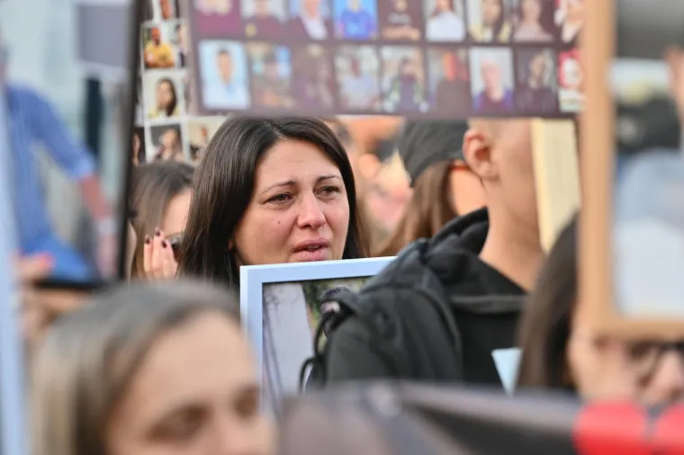 Suze, bol i tuga na ulicama Skoplja: Tisuće traže pravdu za 59 poginulih u požaru u noćnom klubu