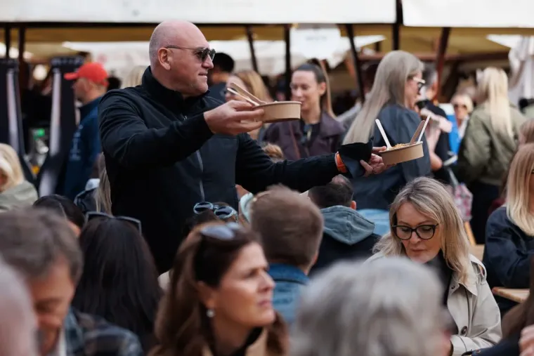Kakve noge, kakav stas! S ove prezgodne brinete u Zadru nitko nije skidao pogled