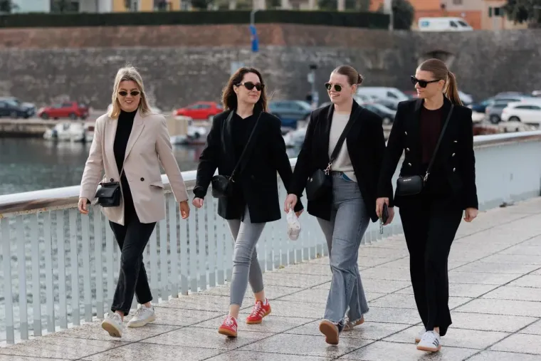 Kakve noge, kakav stas! S ove prezgodne brinete u Zadru nitko nije skidao pogled