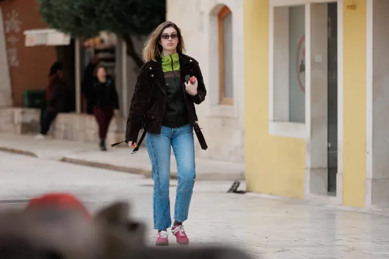 Kakve noge, kakav stas! S ove prezgodne brinete u Zadru nitko nije skidao pogled