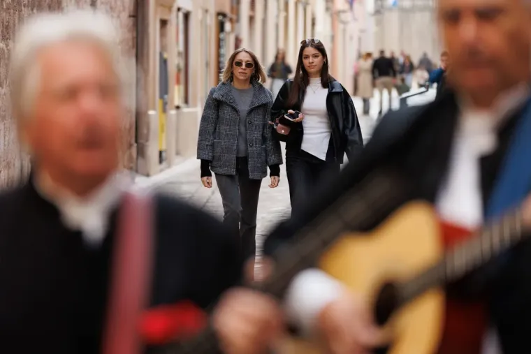 Kakve noge, kakav stas! S ove prezgodne brinete u Zadru nitko nije skidao pogled