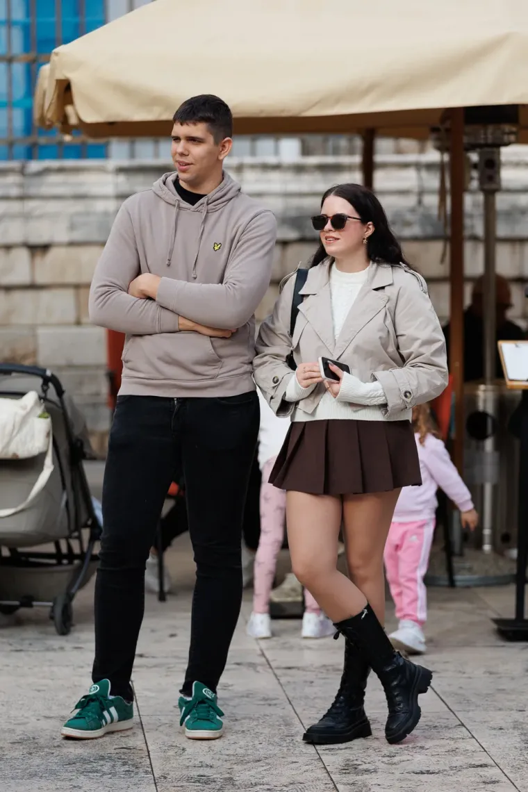 Kakve noge, kakav stas! S ove prezgodne brinete u Zadru nitko nije skidao pogled