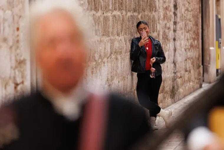 Kakve noge, kakav stas! S ove prezgodne brinete u Zadru nitko nije skidao pogled