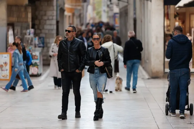 Kakve noge, kakav stas! S ove prezgodne brinete u Zadru nitko nije skidao pogled