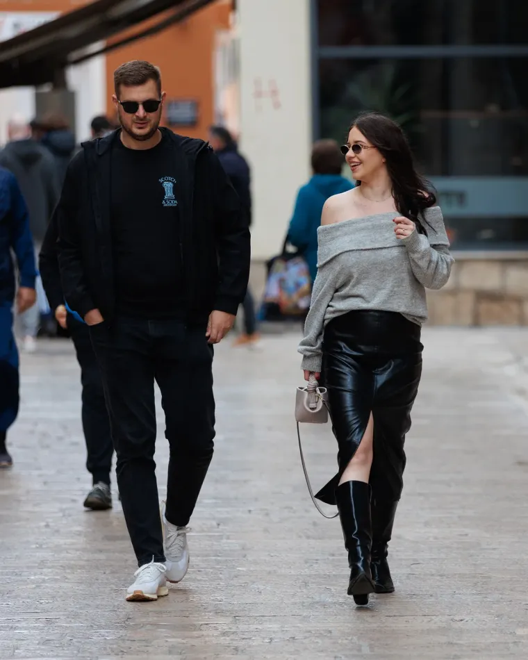 Kakve noge, kakav stas! S ove prezgodne brinete u Zadru nitko nije skidao pogled