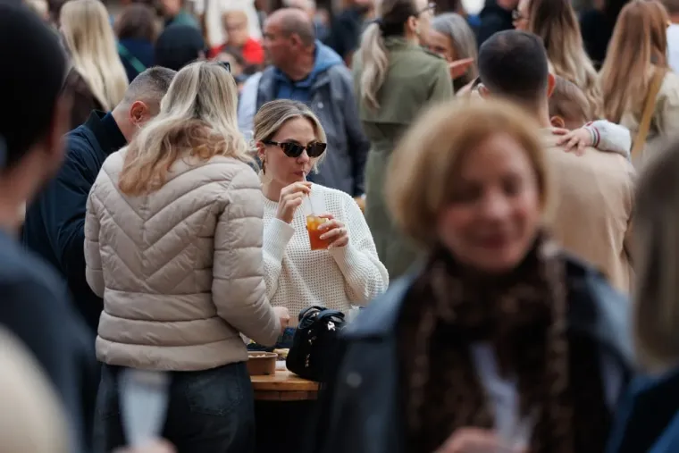 Kakve noge, kakav stas! S ove prezgodne brinete u Zadru nitko nije skidao pogled
