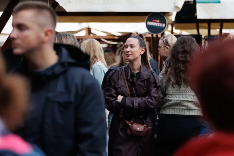 Kakve noge, kakav stas! S ove prezgodne brinete u Zadru nitko nije skidao pogled
