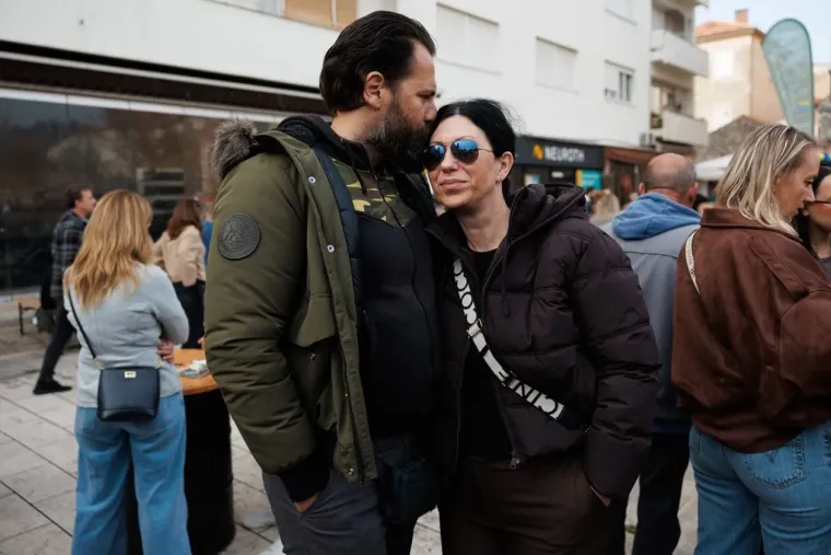 Kakve noge, kakav stas! S ove prezgodne brinete u Zadru nitko nije skidao pogled