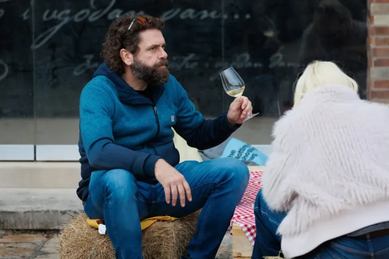 Kakve noge, kakav stas! S ove prezgodne brinete u Zadru nitko nije skidao pogled