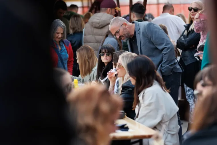Kakve noge, kakav stas! S ove prezgodne brinete u Zadru nitko nije skidao pogled