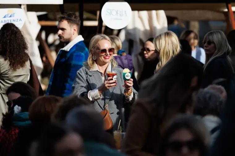 Kakve noge, kakav stas! S ove prezgodne brinete u Zadru nitko nije skidao pogled