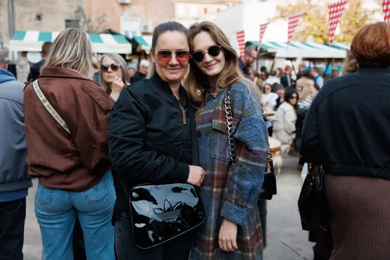 Kakve noge, kakav stas! S ove prezgodne brinete u Zadru nitko nije skidao pogled