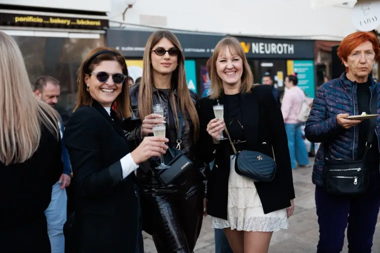 Kakve noge, kakav stas! S ove prezgodne brinete u Zadru nitko nije skidao pogled