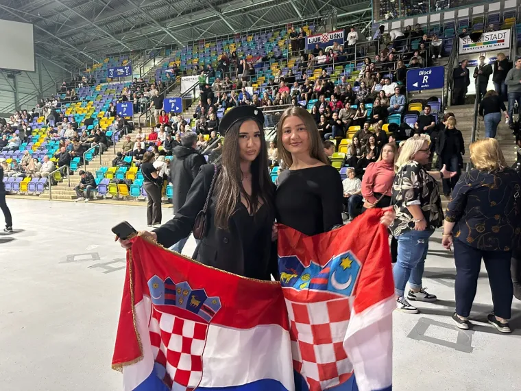 Počelo ludilo u Frankfurtu: Nikad zgodnije djevojke iz dijaspore zapalile Arenu