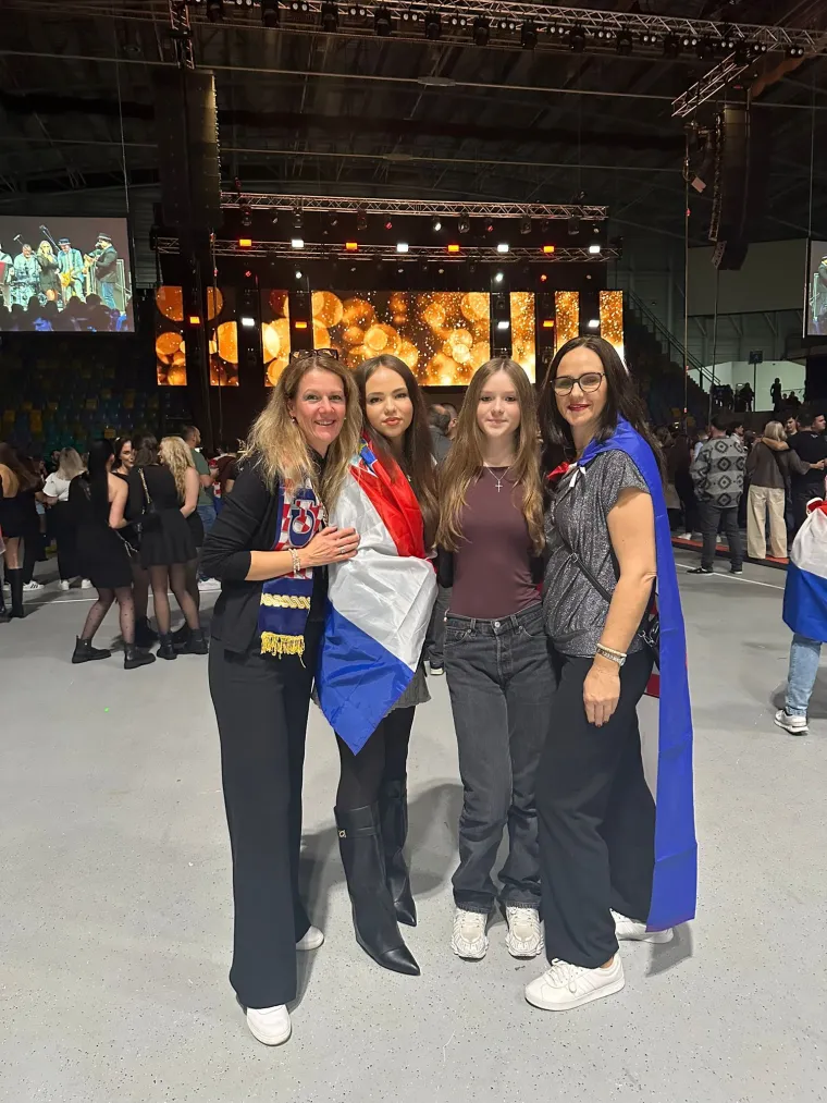 Počelo ludilo u Frankfurtu: Nikad zgodnije djevojke iz dijaspore zapalile Arenu