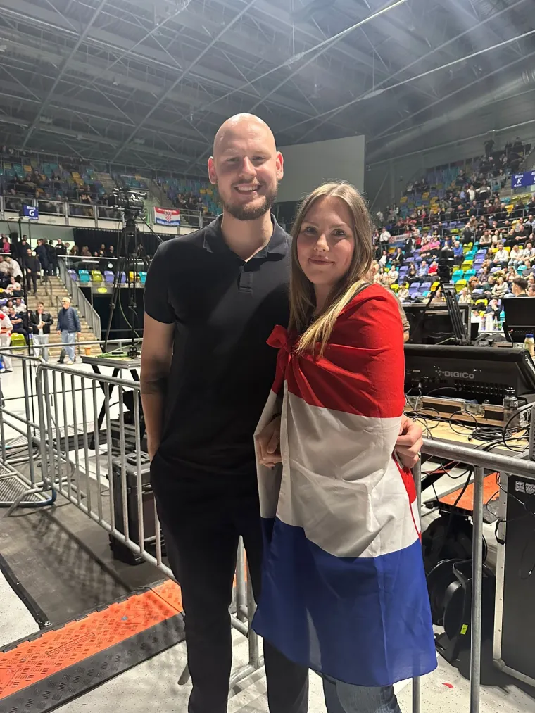 Počelo ludilo u Frankfurtu: Nikad zgodnije djevojke iz dijaspore zapalile Arenu