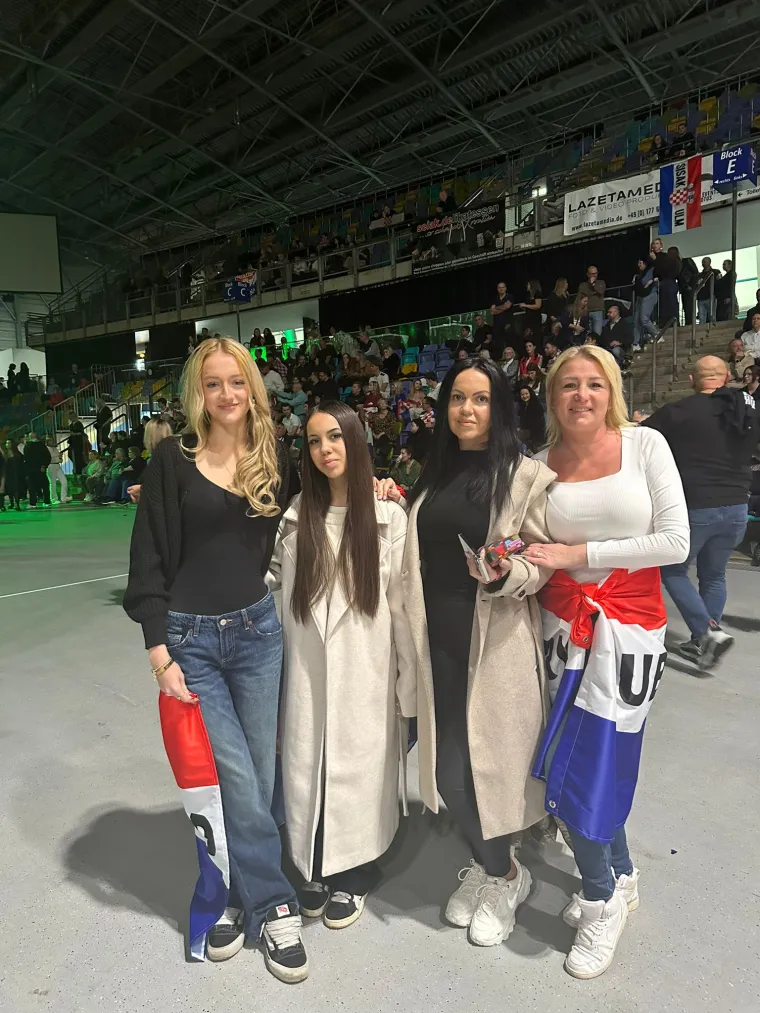 Počelo ludilo u Frankfurtu: Nikad zgodnije djevojke iz dijaspore zapalile Arenu