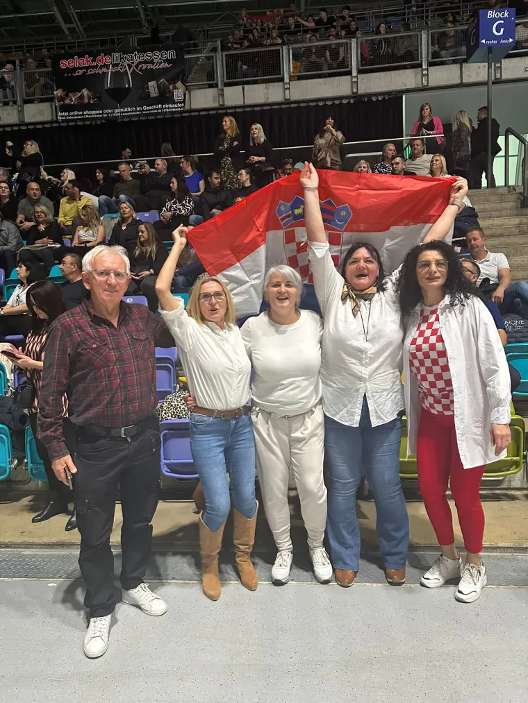 Počelo ludilo u Frankfurtu: Nikad zgodnije djevojke iz dijaspore zapalile Arenu