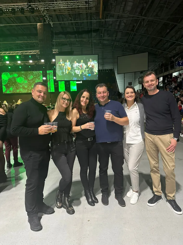 Počelo ludilo u Frankfurtu: Nikad zgodnije djevojke iz dijaspore zapalile Arenu