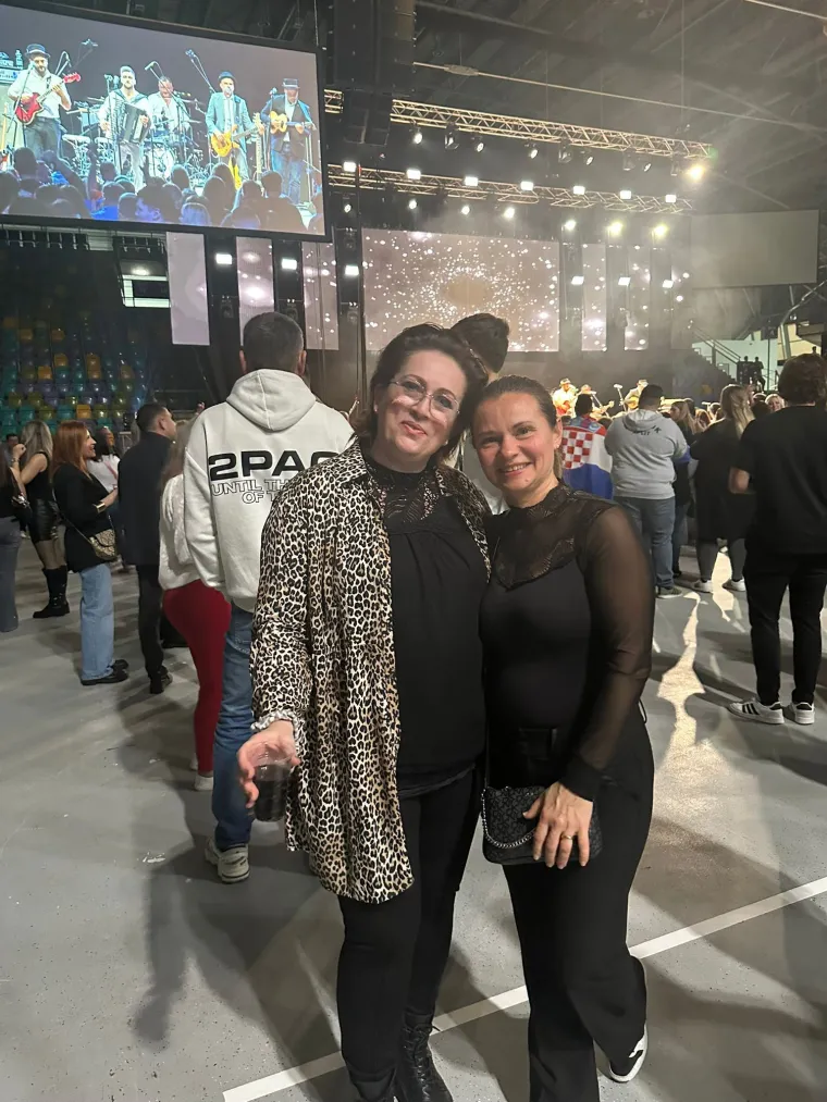 Počelo ludilo u Frankfurtu: Nikad zgodnije djevojke iz dijaspore zapalile Arenu