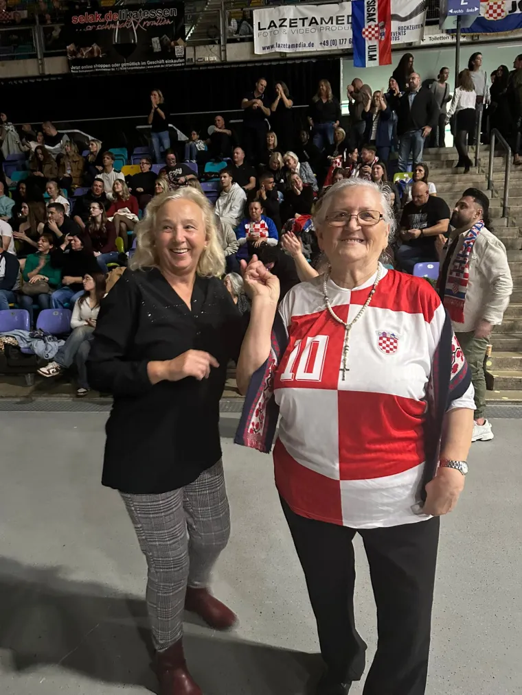 Počelo ludilo u Frankfurtu: Nikad zgodnije djevojke iz dijaspore zapalile Arenu