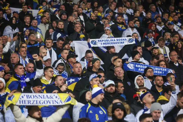 Provjerite &scaron;to se događalo u Zenici: Napetost se mogla rezati nožem, policija u&scaron;la na tribine