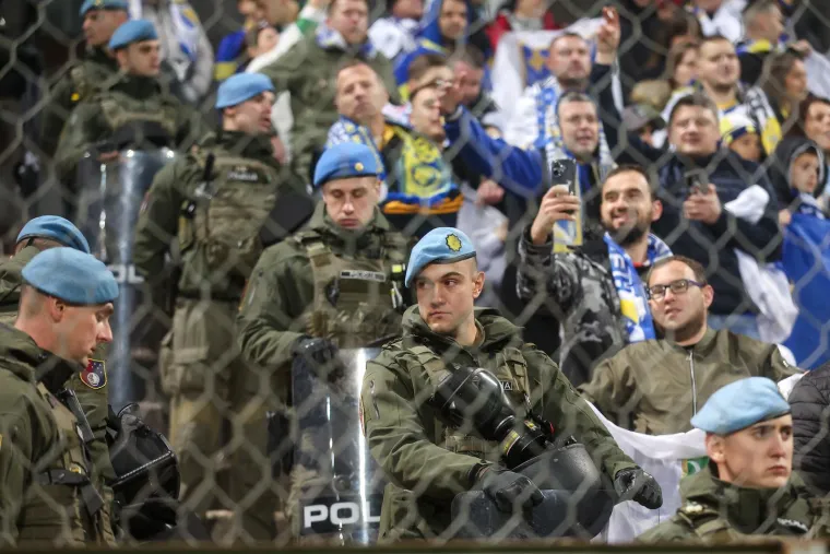 Provjerite što se događalo u Zenici: Napetost se mogla rezati nožem, policija ušla na tribine