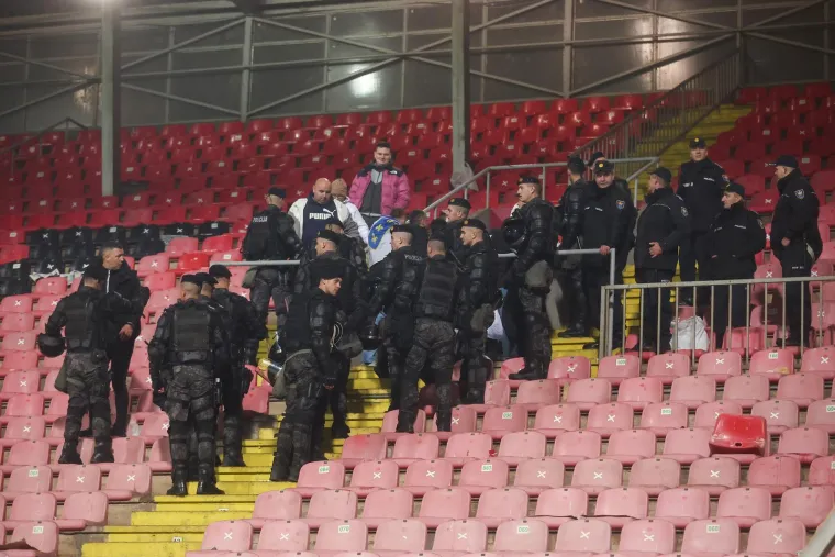 Provjerite &scaron;to se događalo u Zenici: Napetost se mogla rezati nožem, policija u&scaron;la na tribine