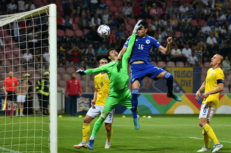 Provjerite &scaron;to se događalo u Zenici: Napetost se mogla rezati nožem, policija u&scaron;la na tribine