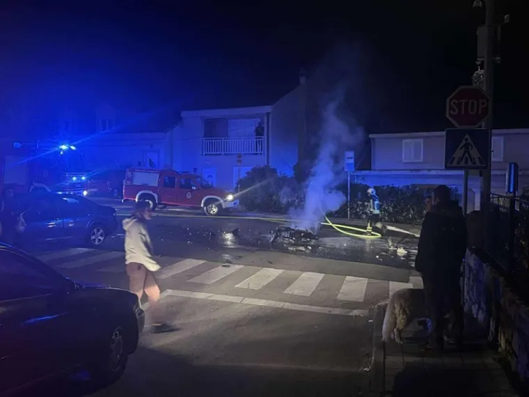 Detalji horora na jugu Hrvatske: Motocikl potpuno izgorio nakon sudara s automobilom