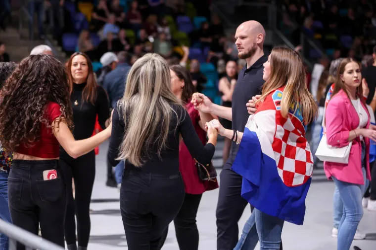 Nema tko se nije okrenuo za ovim ljepoticama u Frankfurtu: Ostavile su sve bez daha